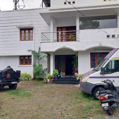 Lloydskochi Home Stay エクステリア 写真